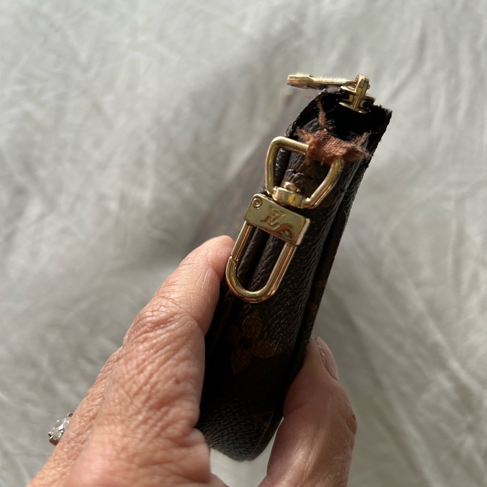 Louis Vuitton Brown Monogram case - Picture 4 of 6